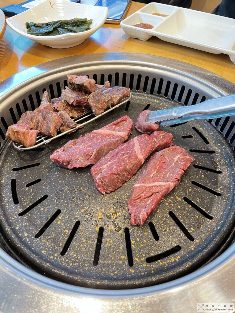 明洞美食】黃金牧場황금목장｜最上等1++烤韓牛！專人桌邊烤肉服務太爽啦，韓國自由行必吃的烤韓牛(詳細食記、菜單、價位)